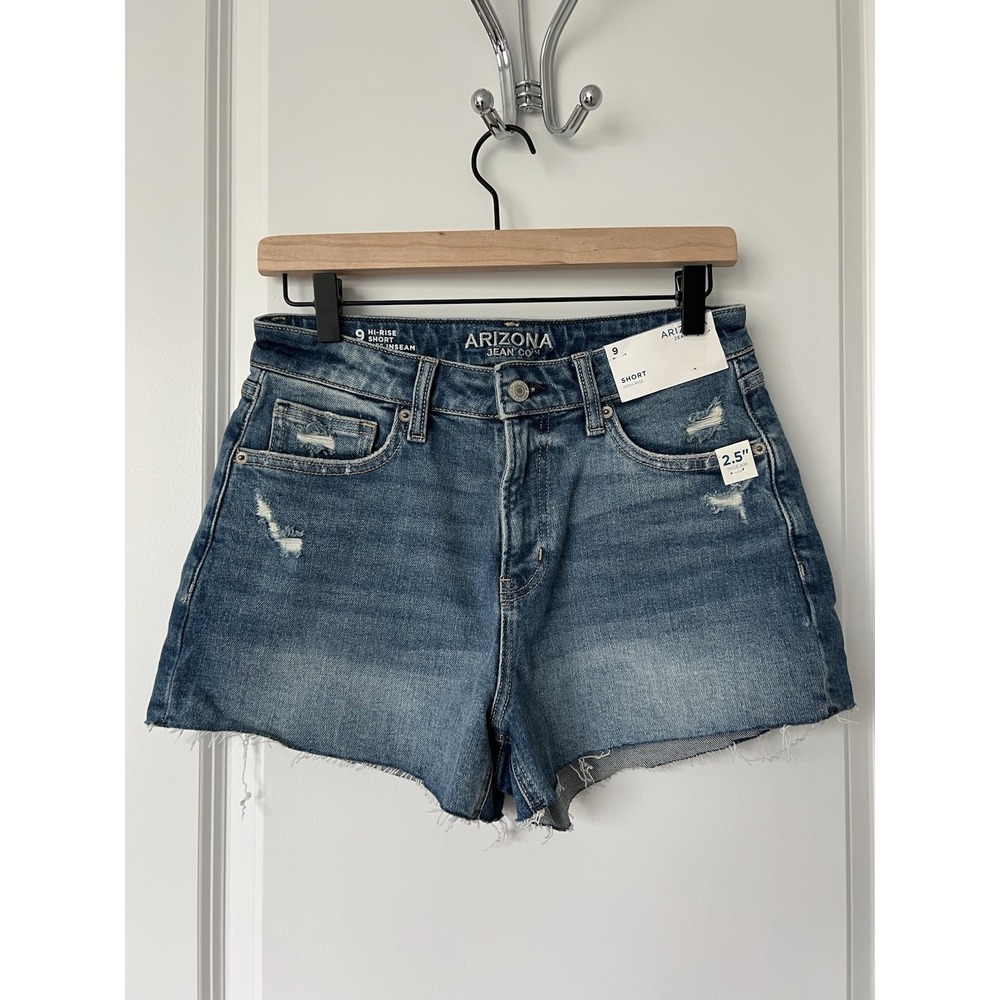 NWT ARIZONA JEAN CO. Mediu Wash Blue Denim Shorts - Women's Size 9 - 2.5" Inseam